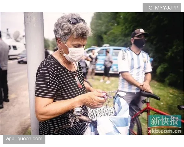 终场哨响，本地解说员告别季后赛转播席的最后一刻